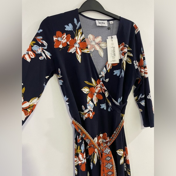 Leota ✨ wrap dress - Picture 7 of 7